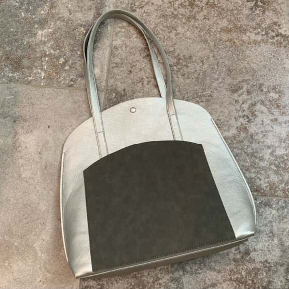 Oliver Bonas Carla Contrast Pocket Tote Bag - Picture 4 of 6